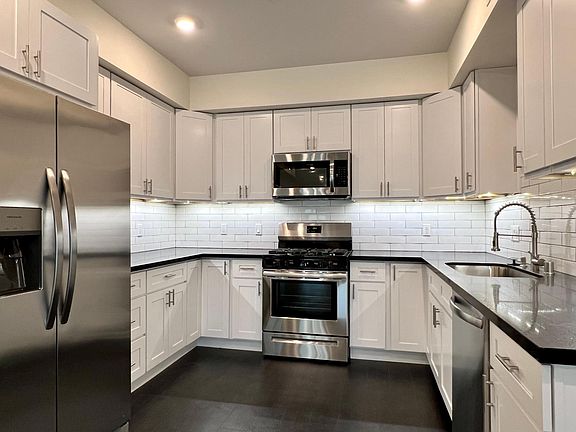 2nd image of 5758 Camellia Ave #201