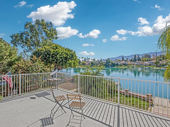 3rd image of 1518 Camelot Dr