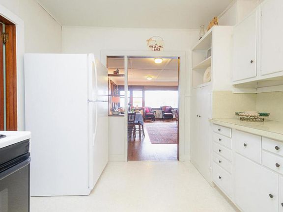 3rd image of 50465 W Lakeshore Dr