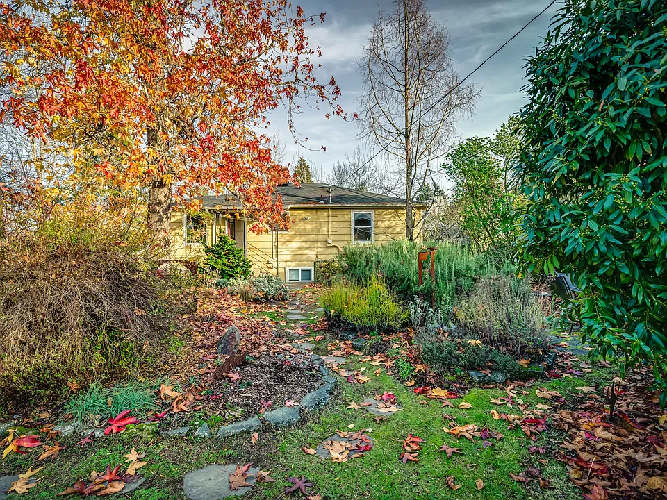Backyard & entry to lower unit