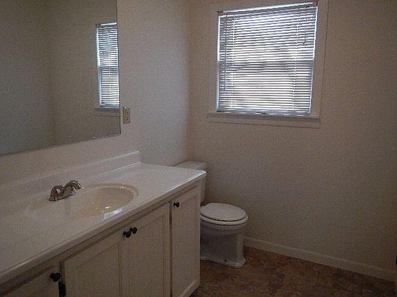 3rd image of 1105 Buena Vista Ave