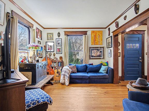5th image of 558 Carrier St NE