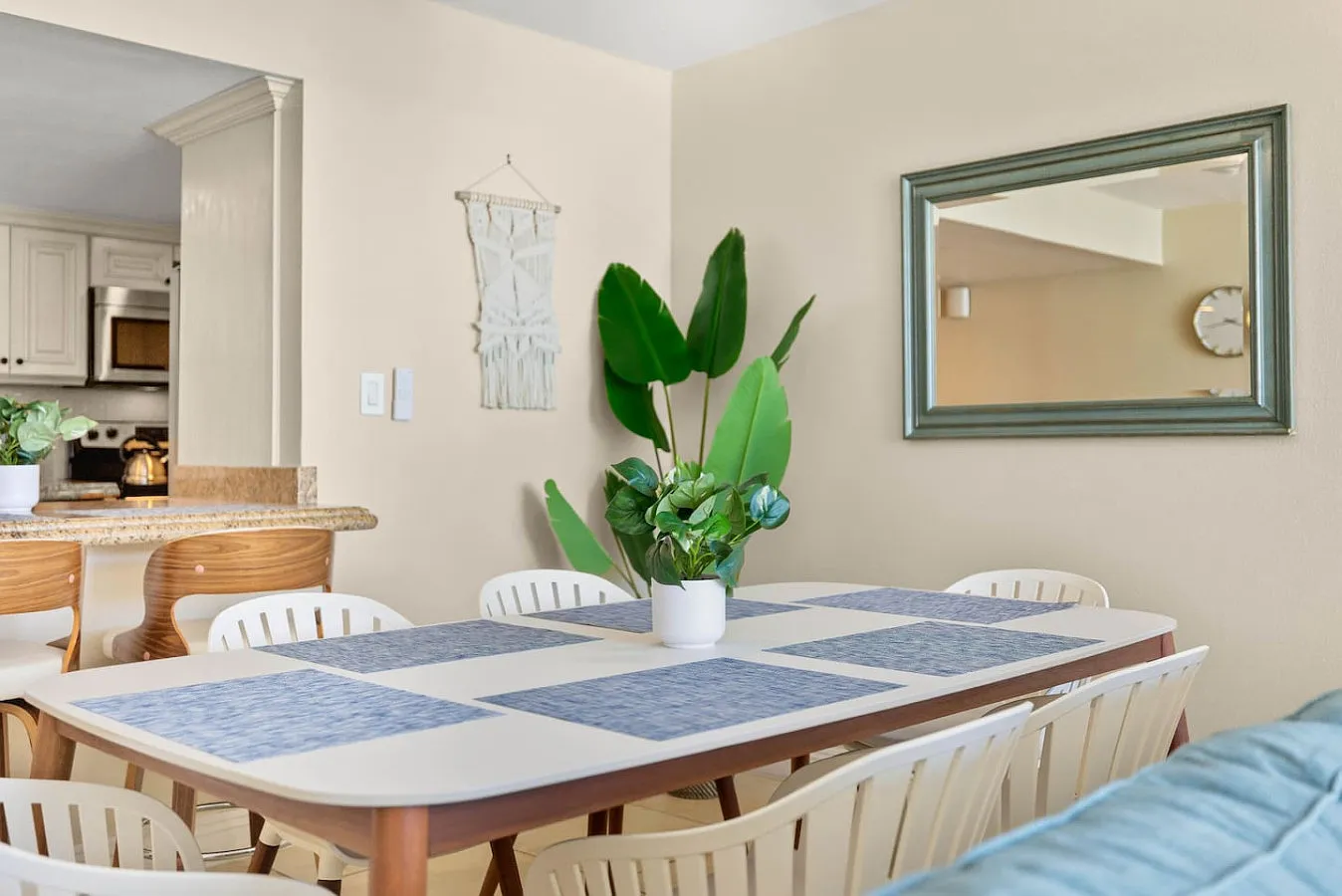 1 bed, 850 sqft, $3,917 — Photo 3