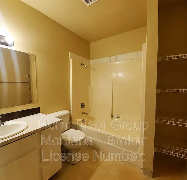 909 Pattee Creek Dr #B — Photo 7