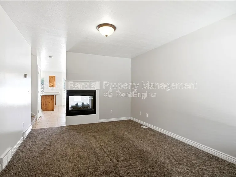 672 E Clearwater Dr N — Photo 7