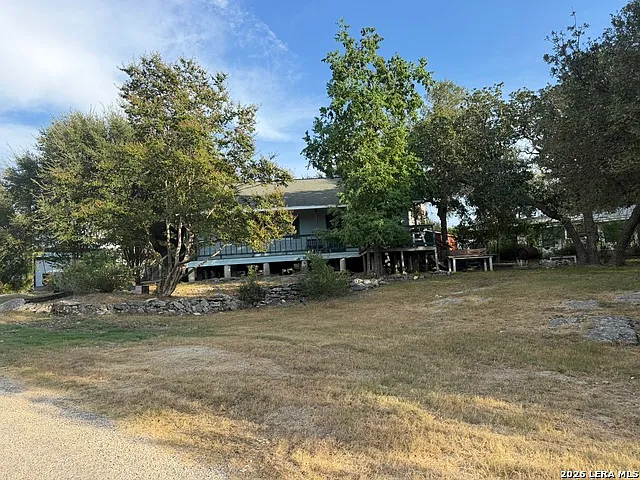 2 bed, 1.0 bath, 912 sqft, $1,600 — Photo 3