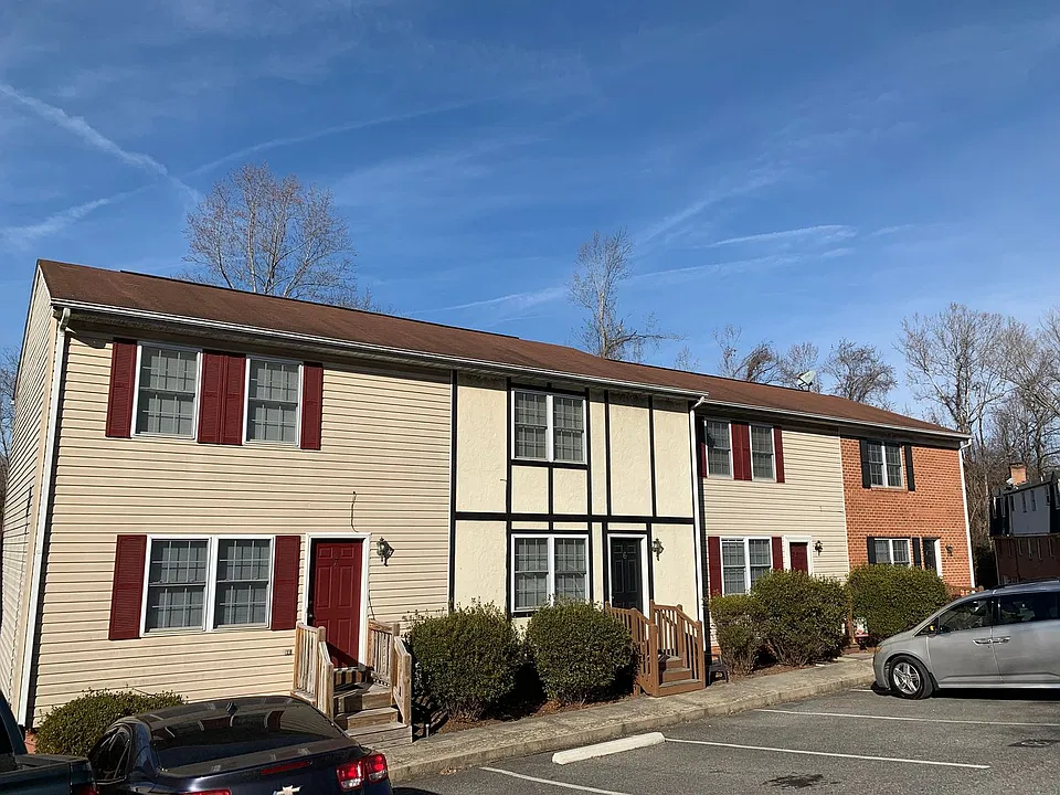 101 1/2 Hampden Dr
