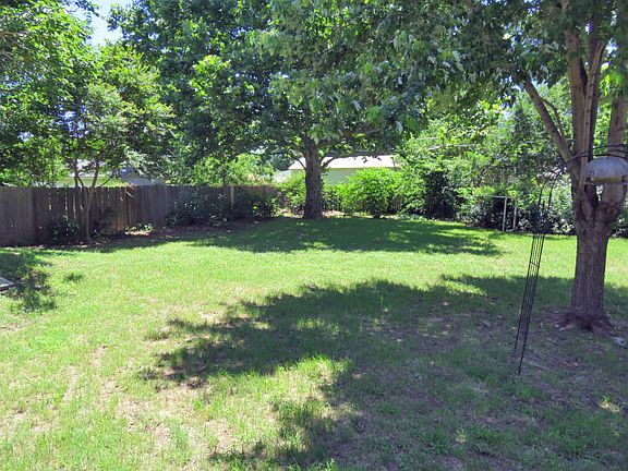 5th image of 1220 Sycamore Dr