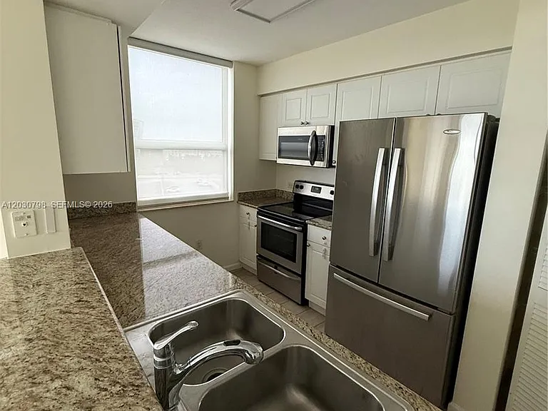 19501 W Country Club Dr #809 — Photo 1