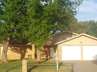 815 N Denver Ave, Levelland, TX 79336