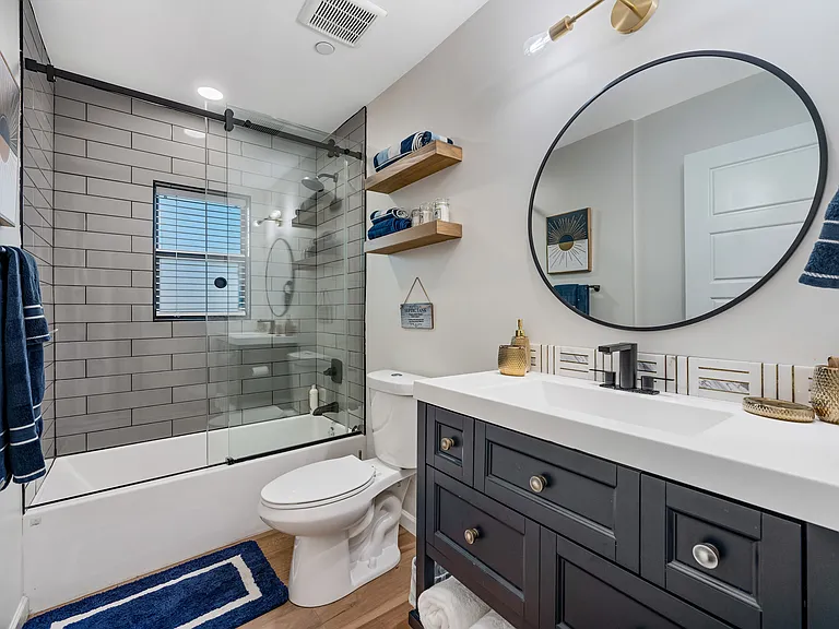 Beautiful hallway bathroom with tub and shower combo