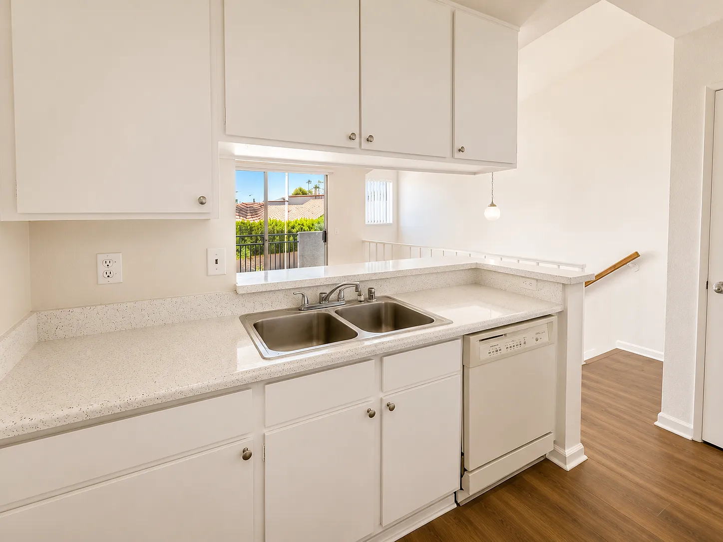 2 bed, 950 sqft, $2,150 — Photo 4
