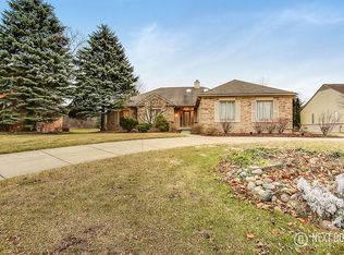 1539 Devonshire Dr, Troy, MI