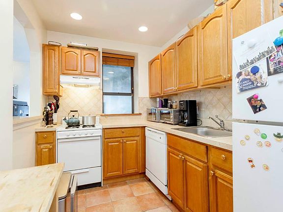 5th image of 337 W 21st St #B
