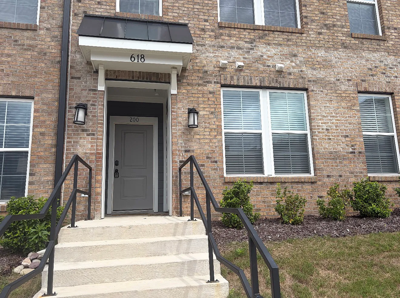 2 bed, 2.5 bath, 1577 sqft, $950 — Photo 2