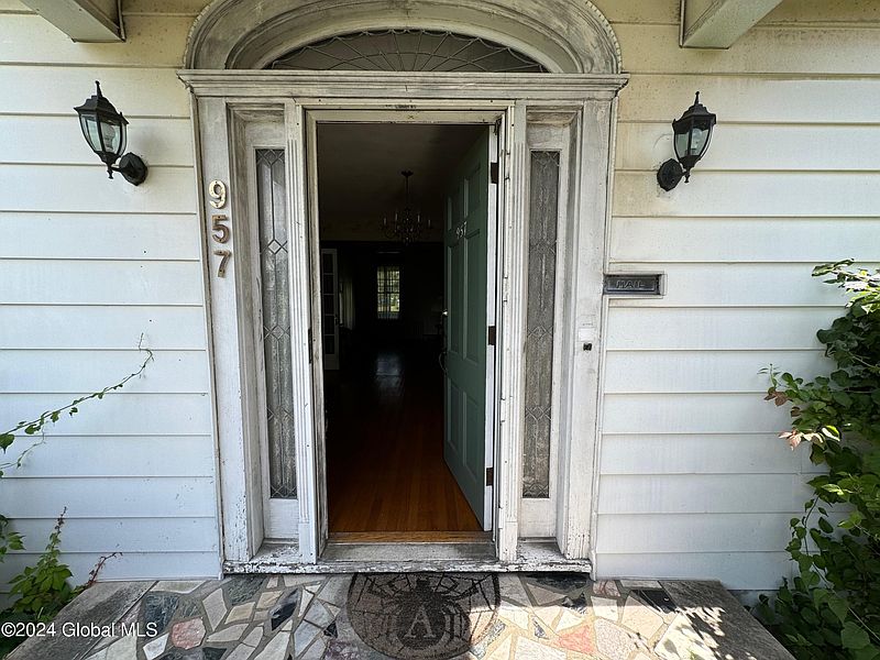 5th image of 957 Washington Avenue