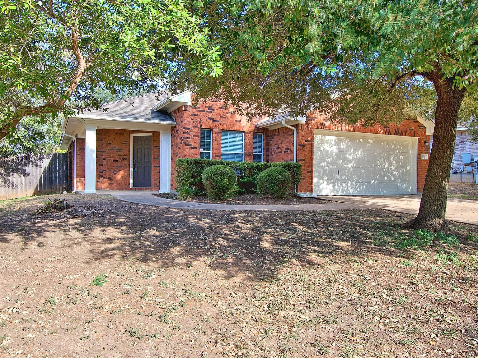 3 bed, 2.0 bath, 1636 sqft, $2,095 — Photo 3