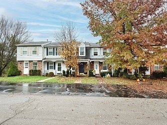 3rd image of 925 Lynwood Ct