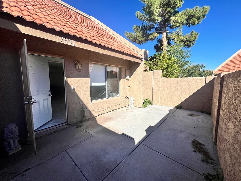 7331 N 44th Ave — Photo 11