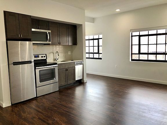 5th image of 824 N Calvert St #406