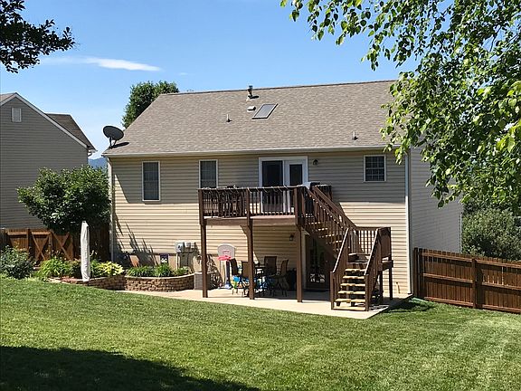 2nd image of 5027 Meadow Crossing Ln NE