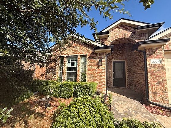2nd image of 2004 Samantha Ln