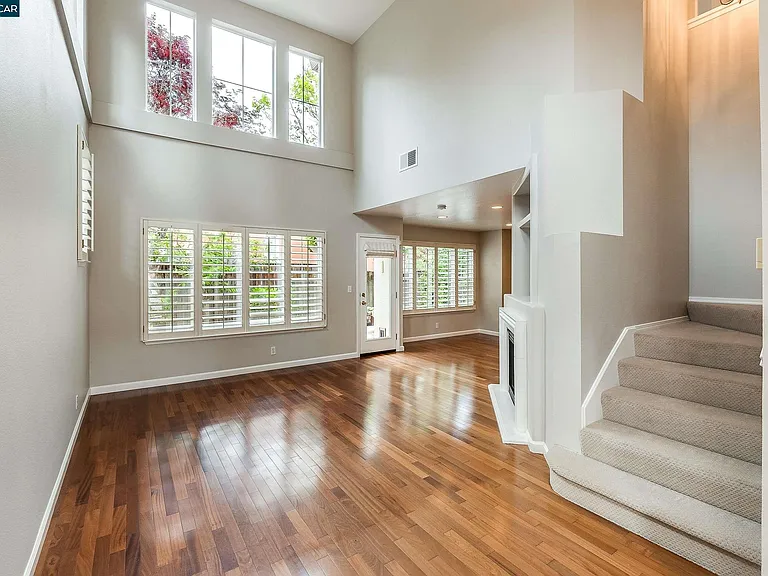 435 Regal Lily Ln — Photo 5