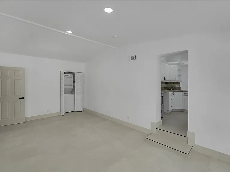 812 NE 4th Ave — Photo 12
