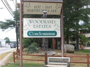 1141 1/2 Hartford Ave APT 3A, Johnston, RI 02919