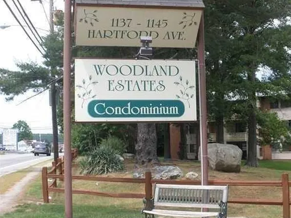 1141 1/2 Hartford Ave APT 3A, Johnston, RI 02919