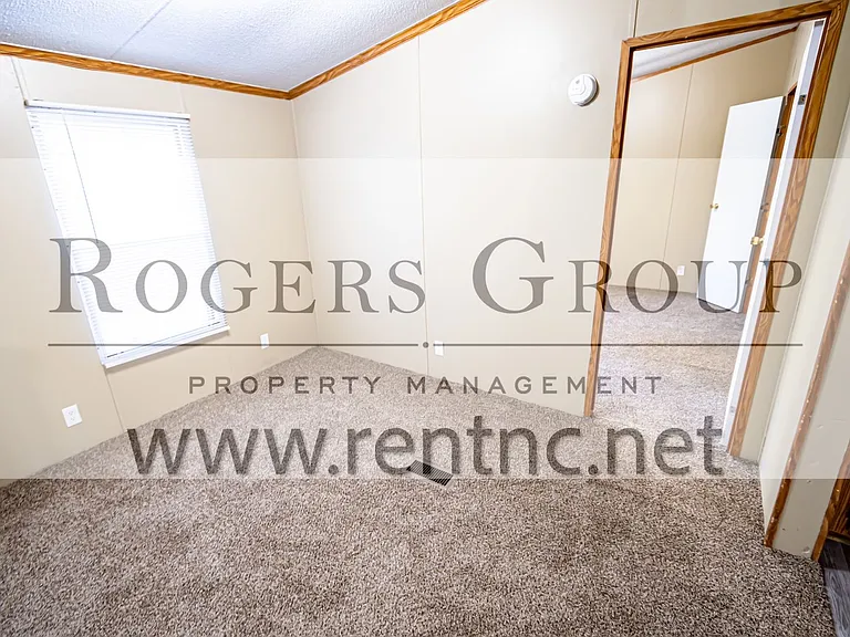 505 Tower Ln — Photo 10
