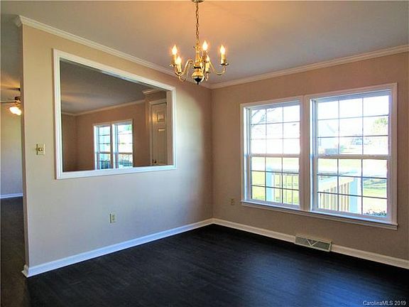 3rd image of 420 Riverwind Dr