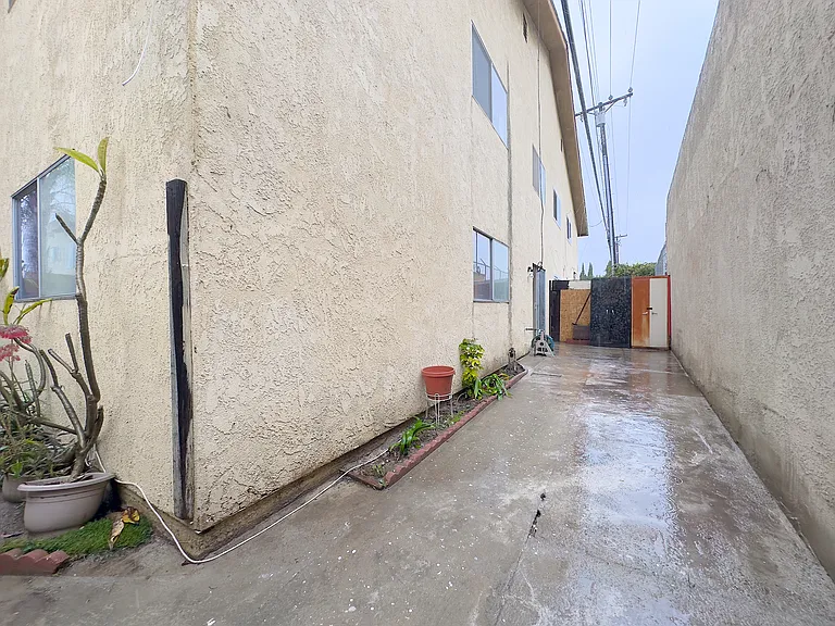 21828 Belshire Ave #15 — Photo 32