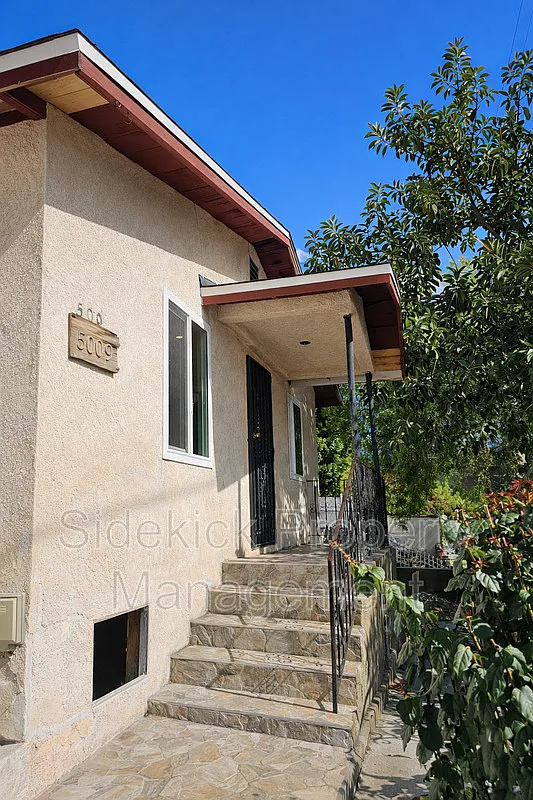 3 bed, 2.0 bath, 852 sqft, $2,900 — Photo 2