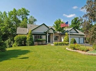 1625 Hidden Pond Ln, Victoria, MN 55386