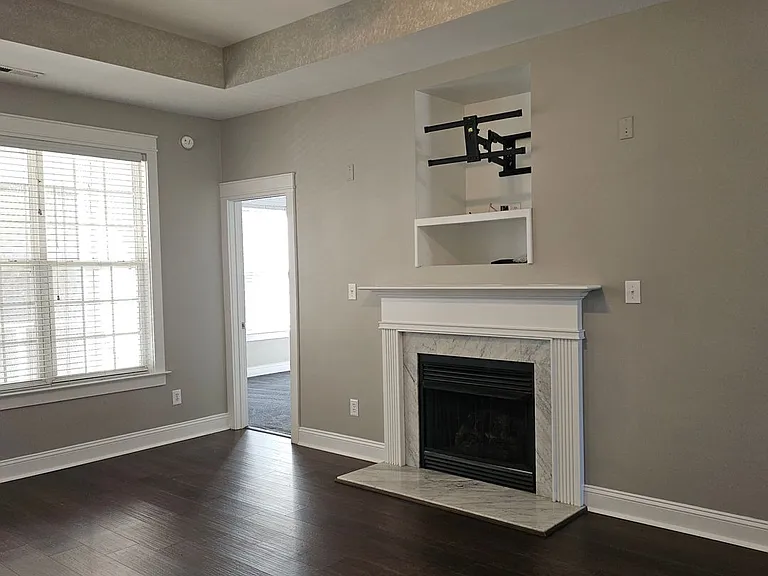 256 Stansbury Ln — Photo 2