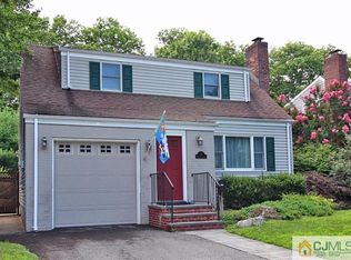 77 Kempson Pl, Metuchen, NJ 08840