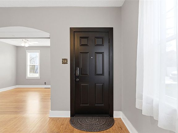 5th image of 16 E North St