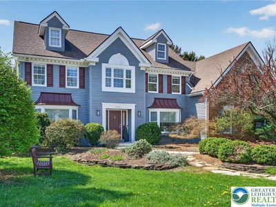 4831 S Hedgerow Dr, Allentown, PA, 18103