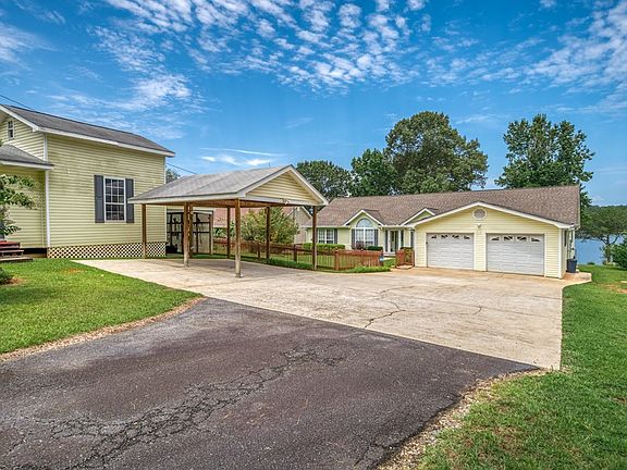 5th image of 831 Jamesway Dr