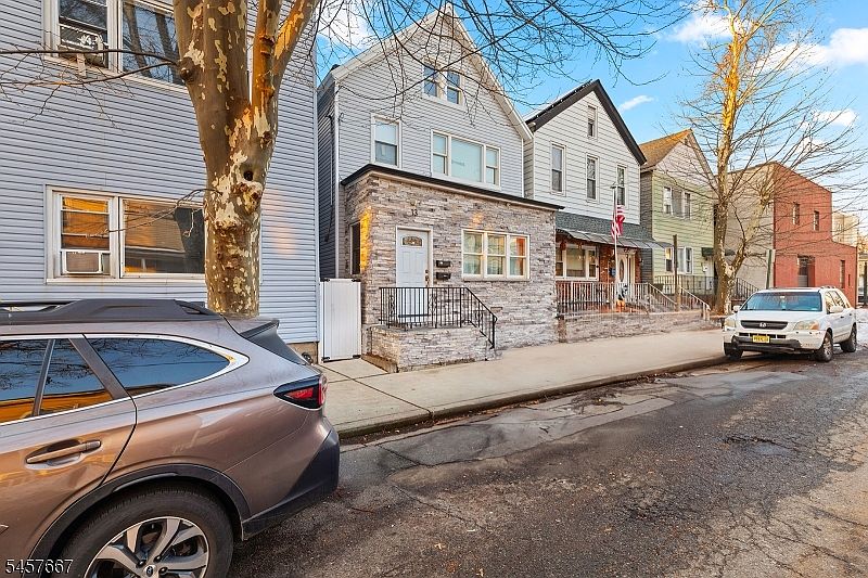 1st image of 13 Meadow St
