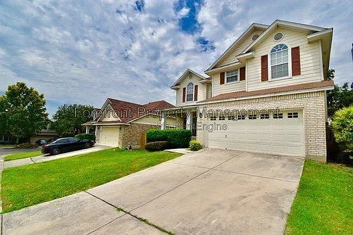 3 bed, 2.5 bath, 2267 sqft, $1,625 — Photo 2