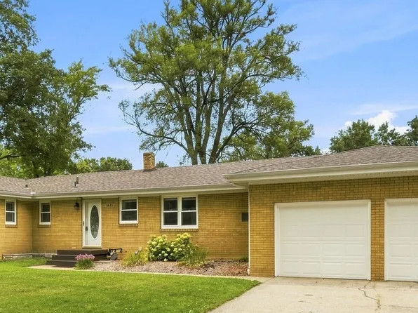 1615 Maiden Ln, Saint Joseph, MI 49085