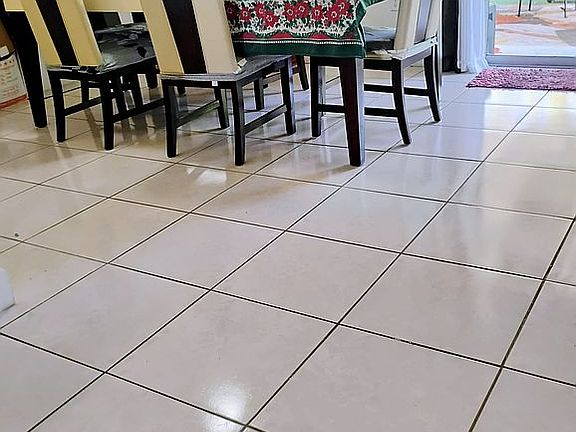 4th image of 7919 Raintree Dr