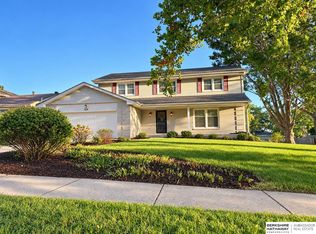 3310 Redwing Dr, Bellevue, NE 68123