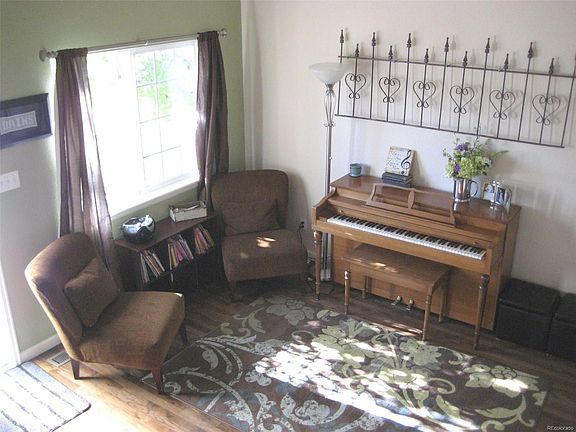 MATURE GROWTH & EXCEPTIONALLY WELL MAINTAINED!