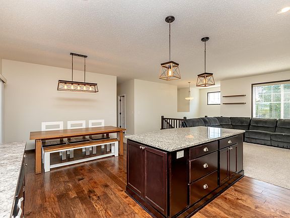 5th image of 916 Forest Edge Dr