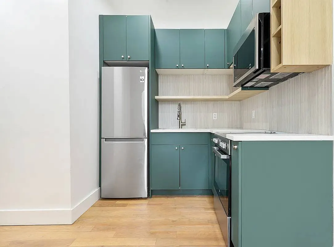 2 bed, 1.5 bath, $4,500 — Photo 3