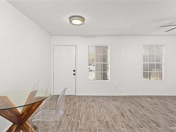2nd image of 1921 W Hackberry Ave