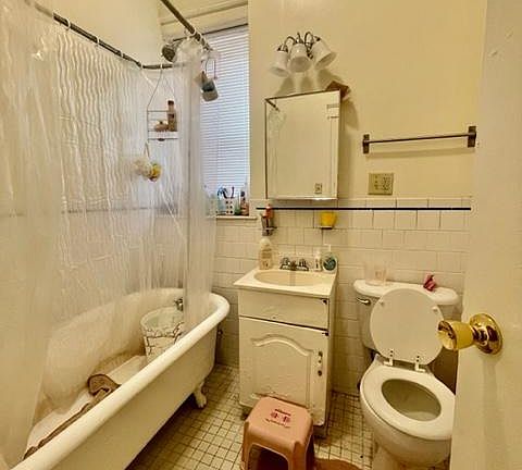 2nd image of 112 Queensberry St #2